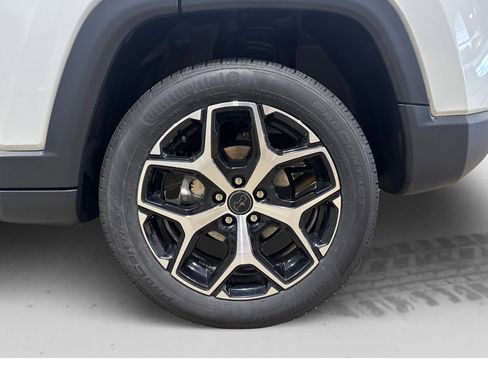 Used 2025 Jeep Compass Limited image 49