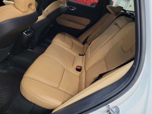 Used 2023 Volvo XC60 B6 Ultimate image 15