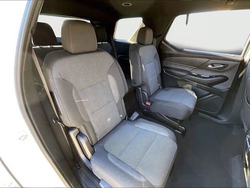 Used 2023 Chevrolet Traverse LT image 17