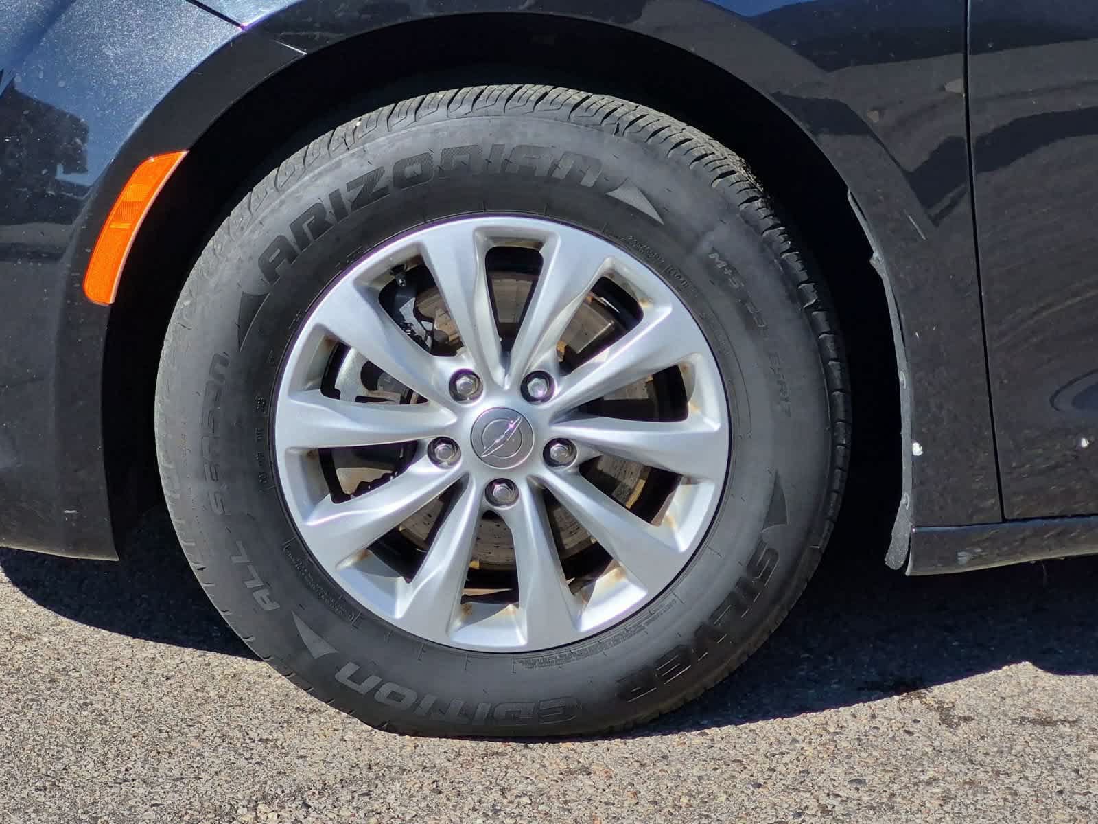 Used 2018 Chrysler Pacifica Touring-L Plus FWD image 14