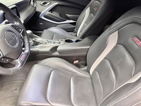 Used 2016 Chevrolet Camaro SS RWD image 10