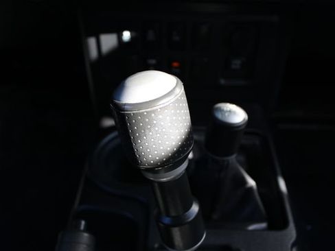 Used 2011 Toyota FJ Cruiser 4WD w/ Upgrade Pkg image 33