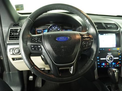 Used 2019 Ford Explorer Limited w/ Ford Safe & Smart Package FWD image 23