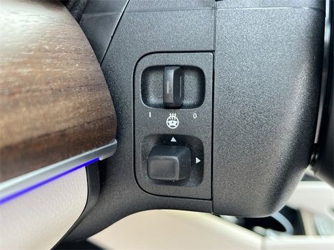 Certified 2025 Mercedes-Benz GLS 450 4MATIC image 21