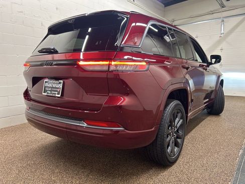 New 2026 Jeep Grand Cherokee Limited AWD/4WD image 2