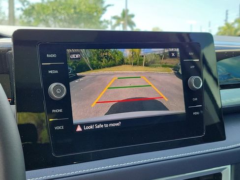 New 2026 Volkswagen Taos SEL image 18