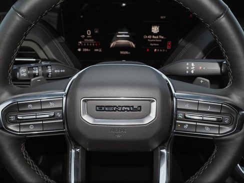 Used 2025 GMC Yukon XL Denali image 34