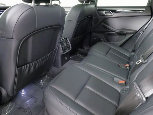 Used 2024 Porsche Macan image 39