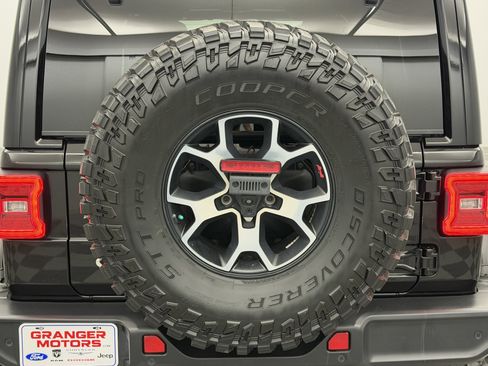 Used 2018 Jeep Wrangler Unlimited Rubicon w/ Safety Group AWD/4WD image 14