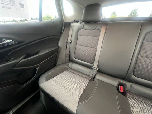 Used 2025 Chevrolet Trax LT image 39