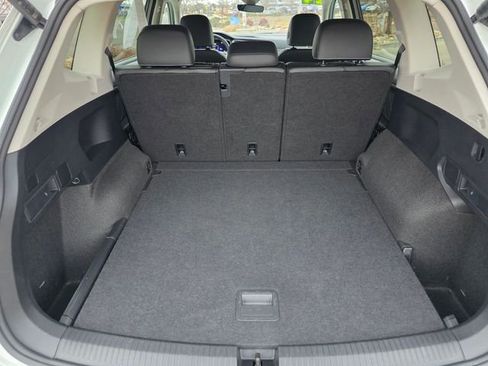 Used 2024 Volkswagen Tiguan SE image 27