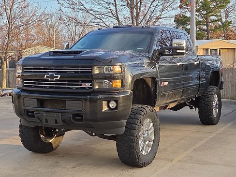 Used 2018 Chevrolet Silverado 2500 LTZ w/ Duramax Plus Package image 2