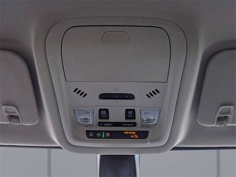 Used 2022 GMC Acadia Denali w/ Denali Technology Package image 26