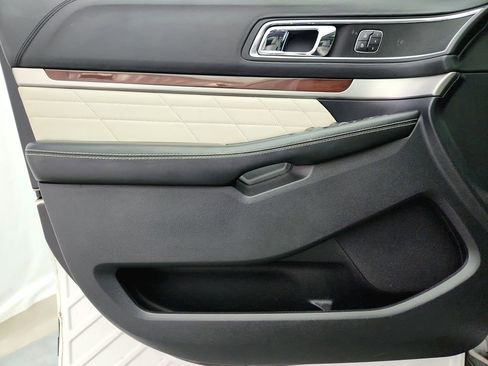 Used 2019 Ford Explorer Platinum AWD/4WD image 23