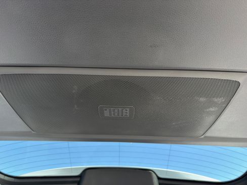 Used 2023 Toyota Sienna Limited image 18