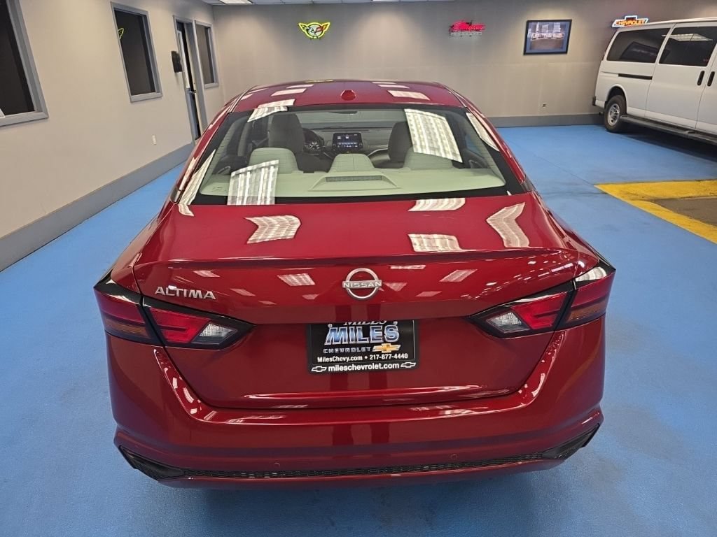 Used 2025 Nissan Altima 2.5 SV FWD image 8