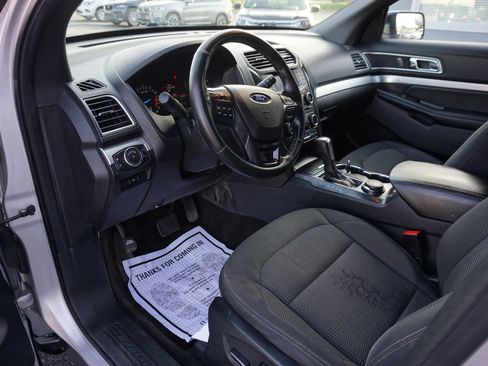Used 2017 Ford Explorer XLT AWD/4WD image 13