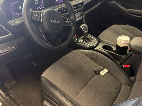 Used 2025 Kia Seltos S AWD/4WD image 2