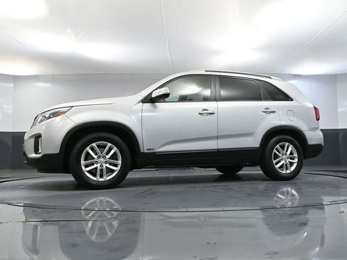 Used 2015 Kia Sorento LX image 49