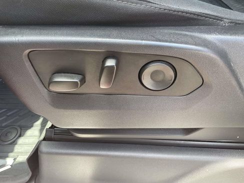 Used 2023 Chevrolet Silverado 1500 LT Trail Boss w/ LPO, Dark Essentials Package AWD/4WD image 16