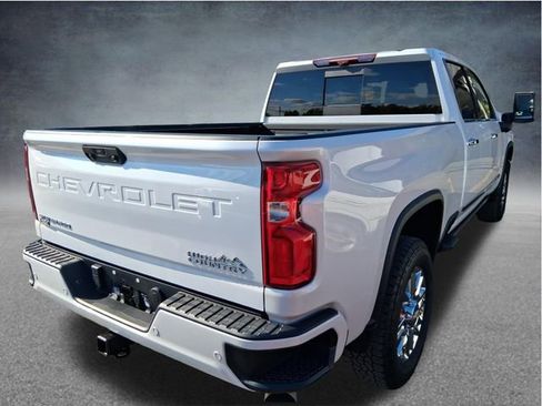 Used 2024 Chevrolet Silverado 2500 High Country w/ Technology Package AWD/4WD image 4