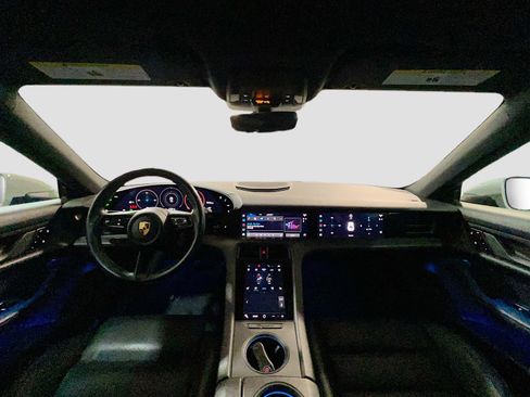 Used 2021 Porsche Taycan 4S w/ Premium Package image 18