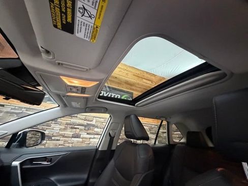 Used 2019 Toyota RAV4 Limited AWD/4WD image 29
