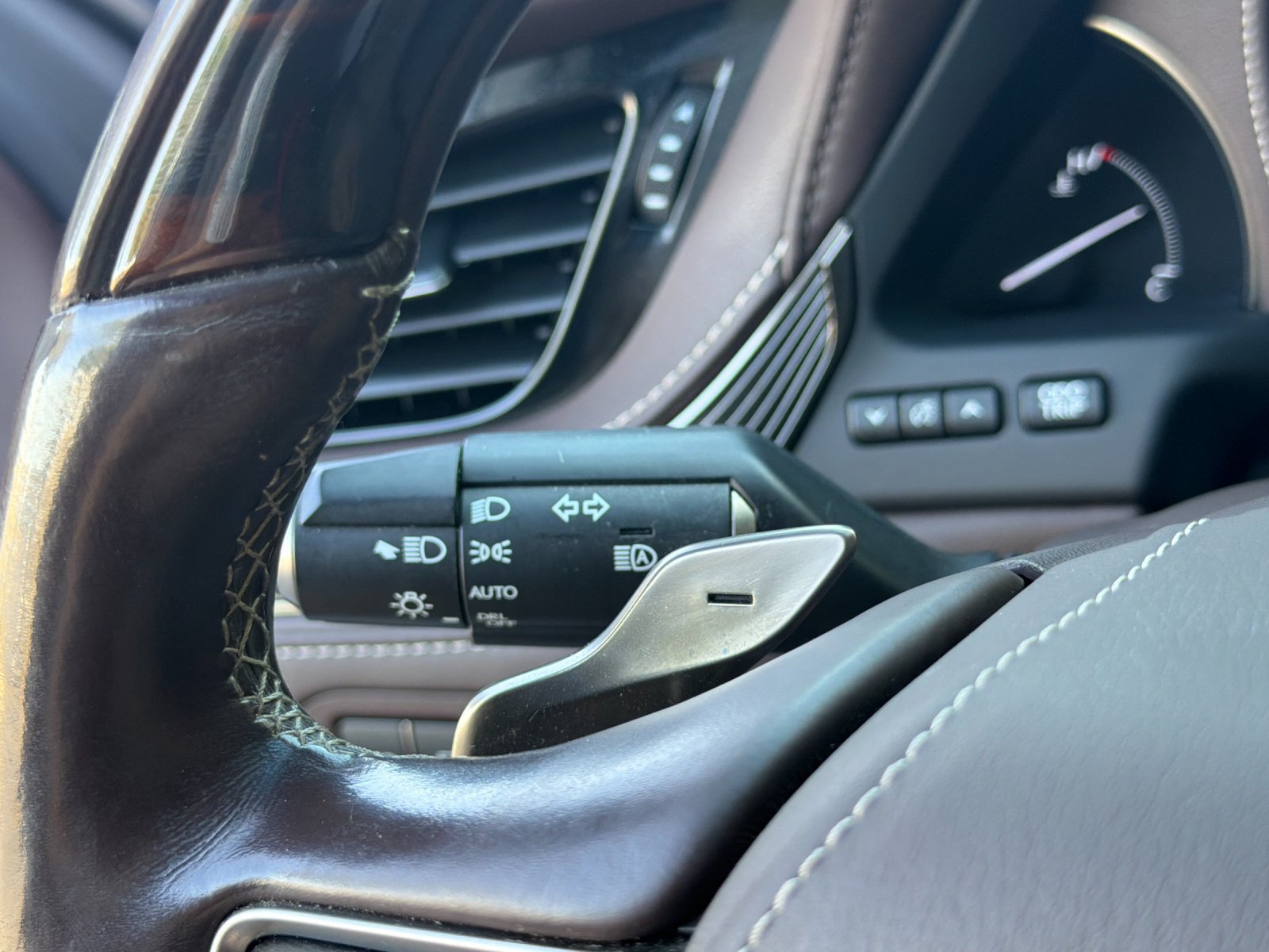 Used 2018 Lexus LS 500h w/ Interior Upgrade Package RWD image 28