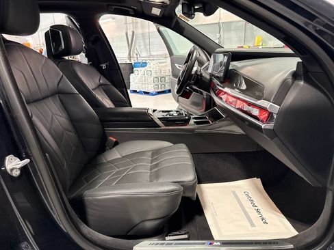 Used 2024 BMW 740i xDrive AWD/4WD image 33