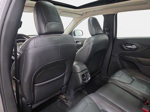 Used 2016 Jeep Cherokee Trailhawk w/ Comfort/Convenience Group image 12