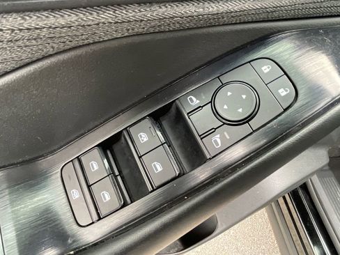 Used 2023 Nissan Rogue S image 27