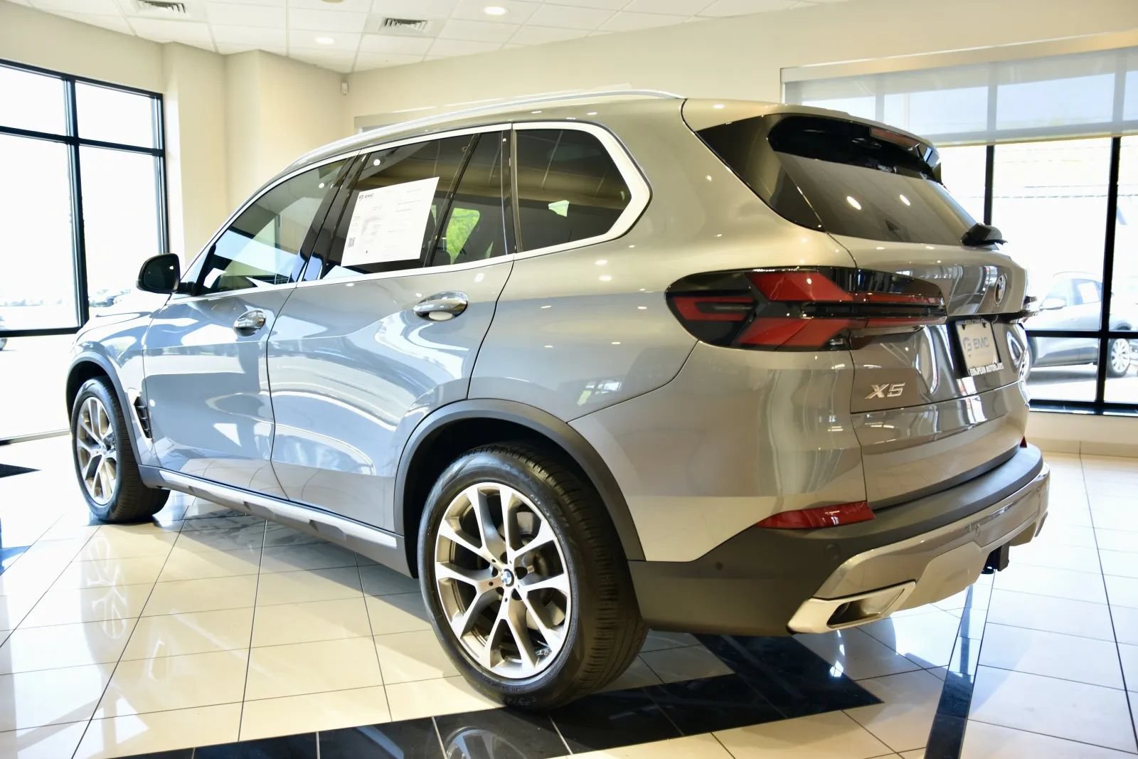 Used 2024 BMW X5 xDrive40i w/ Premium Package AWD/4WD image 4