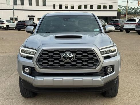 Used 2023 Toyota Tacoma TRD Sport w/ TRD Premium Sport Package AWD/4WD image 9