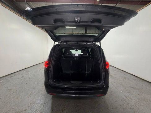 Certified 2024 Chrysler Pacifica Premium FWD image 10