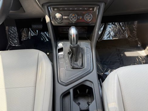 Used 2019 Volkswagen Tiguan SE FWD image 16