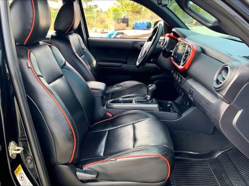 Used 2017 Toyota Tacoma TRD Sport w/ Tow Package image 9