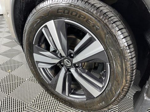 Used 2021 Nissan Rogue Platinum FWD image 10