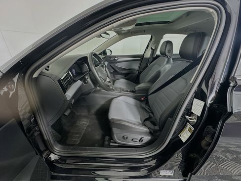 Used 2025 Volkswagen Jetta SE image 10