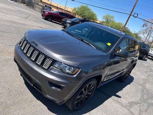 Used 2017 Jeep Grand Cherokee Altitude RWD image 45