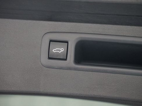 Used 2023 Toyota Highlander XLE image 36