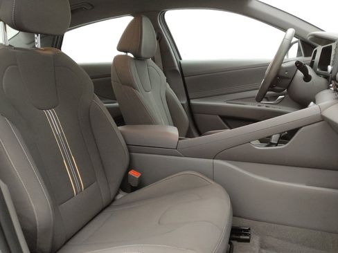 Used 2025 Hyundai Elantra Sport image 21