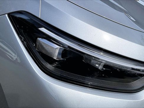 New 2026 Volkswagen Tiguan SE FWD image 13