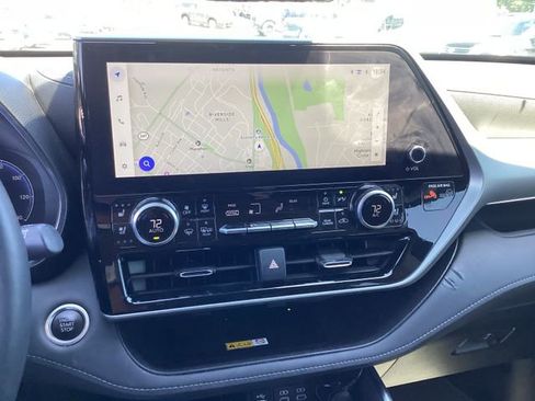 Used 2024 Toyota Highlander Platinum FWD image 10