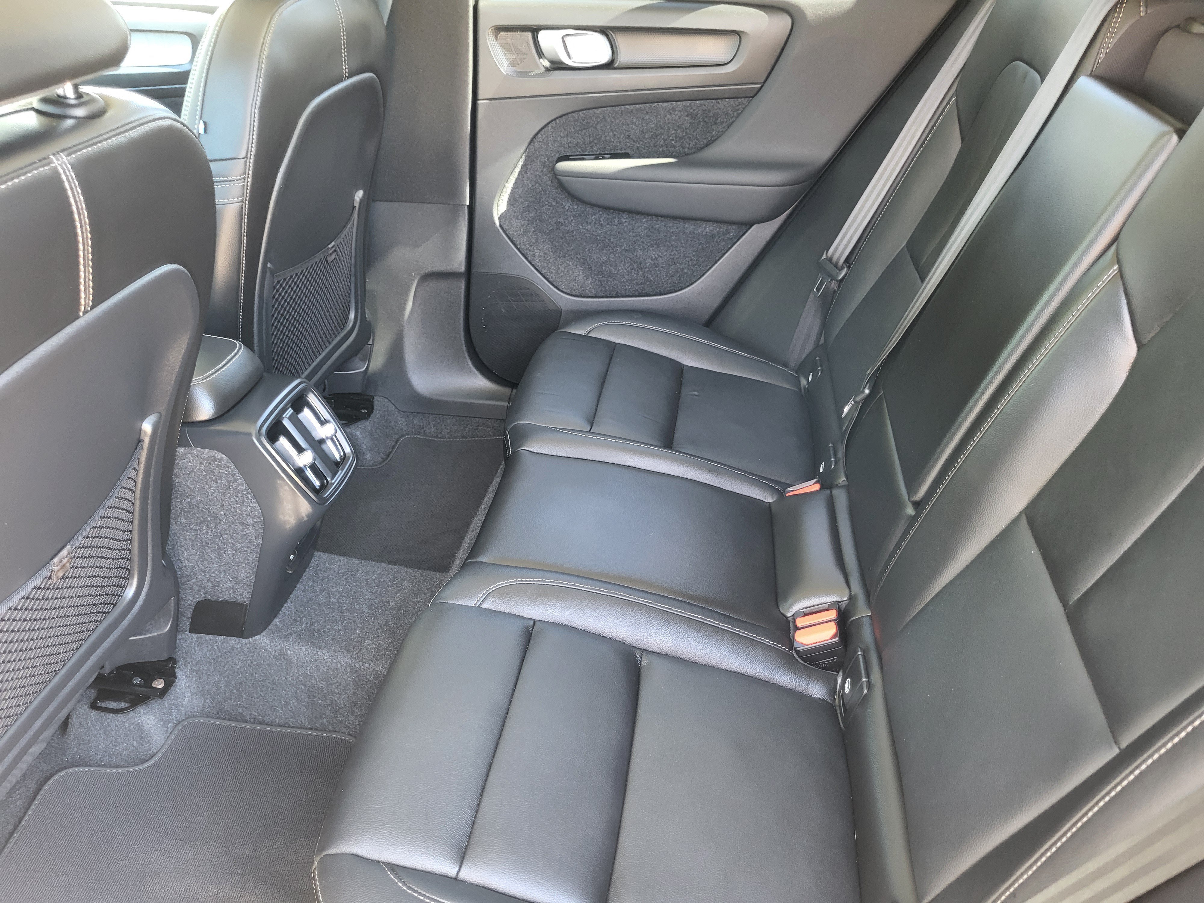 Certified 2026 Volvo XC40 B5 Plus AWD/4WD image 24