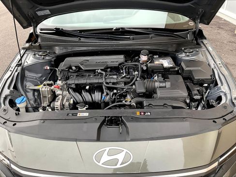 Certified 2024 Hyundai Elantra SE FWD image 29