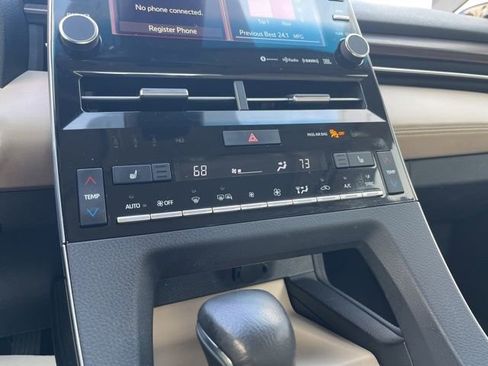 Used 2019 Toyota Avalon Limited image 24