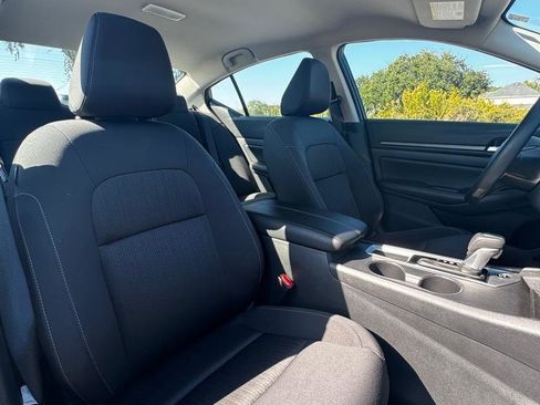 Used 2025 Nissan Altima 2.5 SV image 14