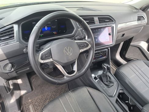 Certified 2022 Volkswagen Tiguan SE w/ Panoramic Sunroof Package image 14