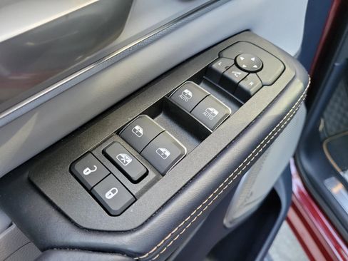 Certified 2025 RAM 1500 Tungsten AWD/4WD image 13