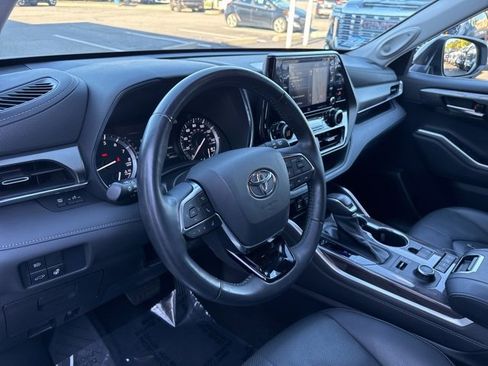 Used 2020 Toyota Highlander Limited image 11